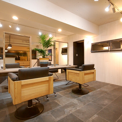 広々とした、まるで『お家』にいるかの様なリラックスできる店内です